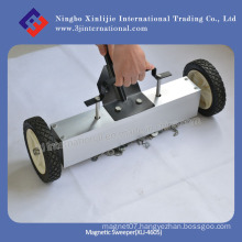 18 Inch Strong Magnetic Handle Sweeper with Release (XLJ-4605)